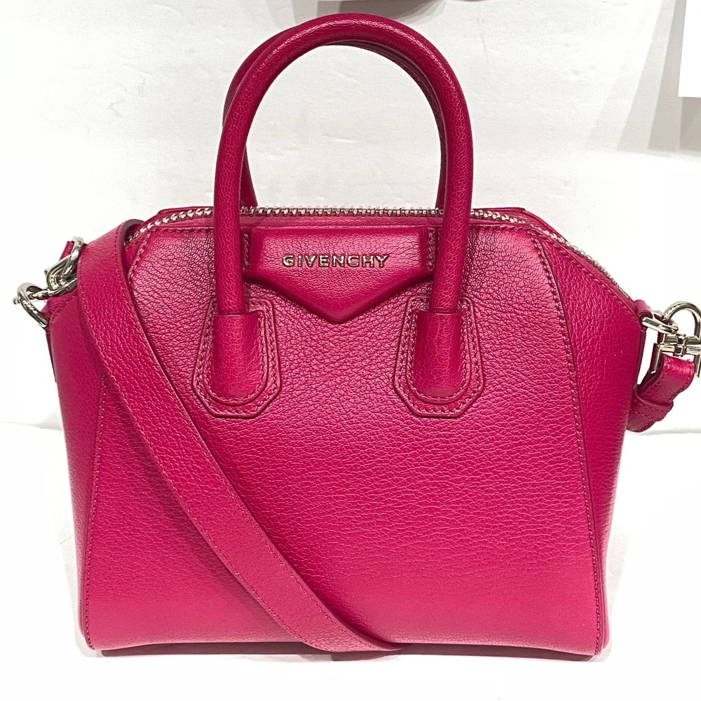 Givenchy
Antigona Leather Satchel